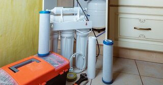 Установка фильтра для воды в Новомосковске — цена от 620 руб., заказать монтаж под ключ в Мастер24